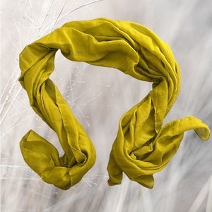🍃 Lightweight Pea Green Scarf 🍃